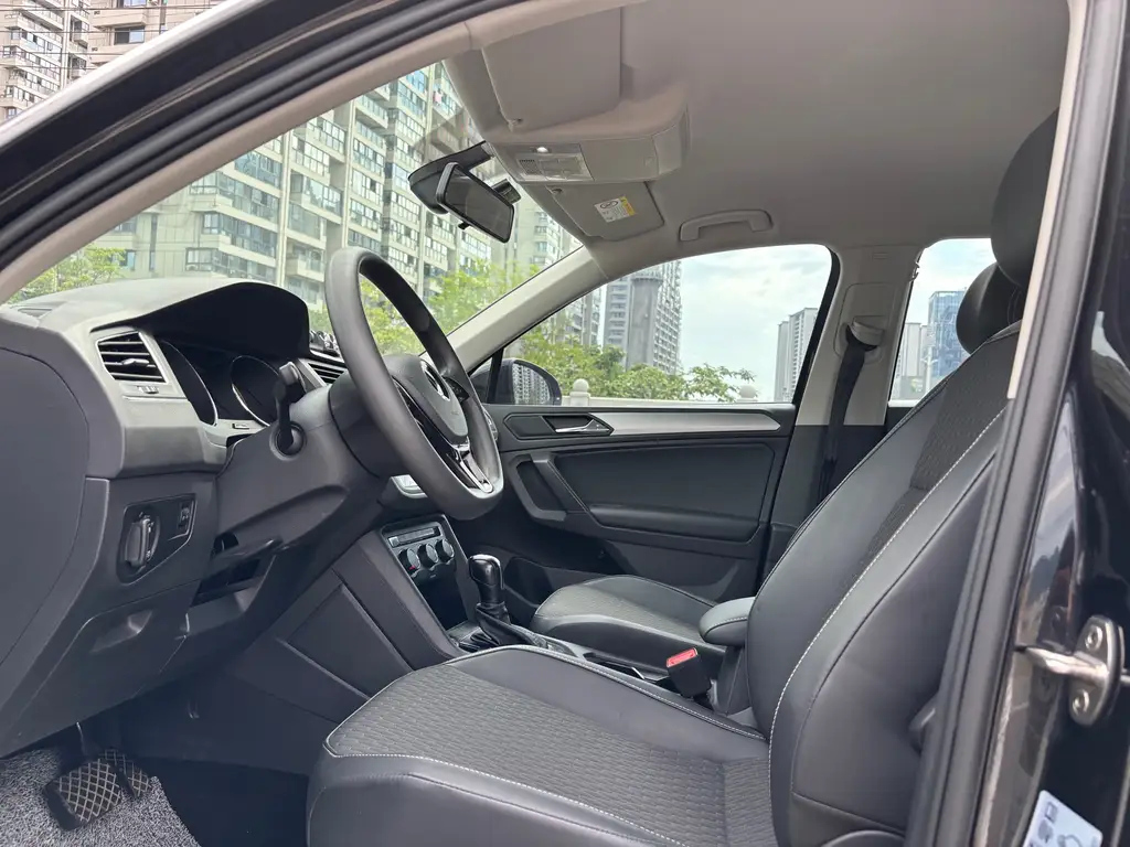 VOLKSWAGEN TIGUAN L 2021