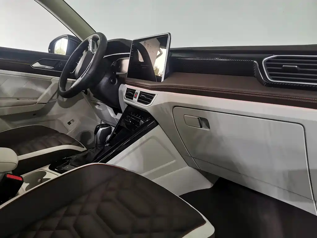VOLKSWAGEN TAYRON 2023
