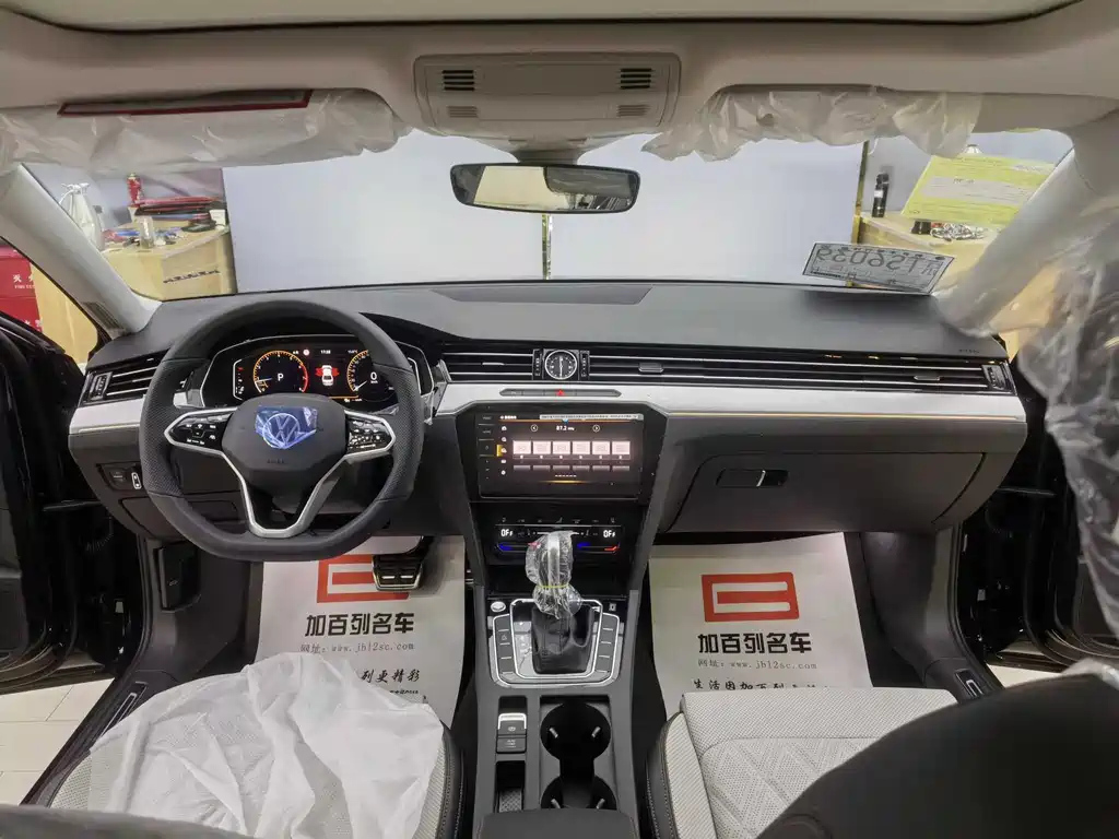 VOLKSWAGEN MAGOTAN 2025