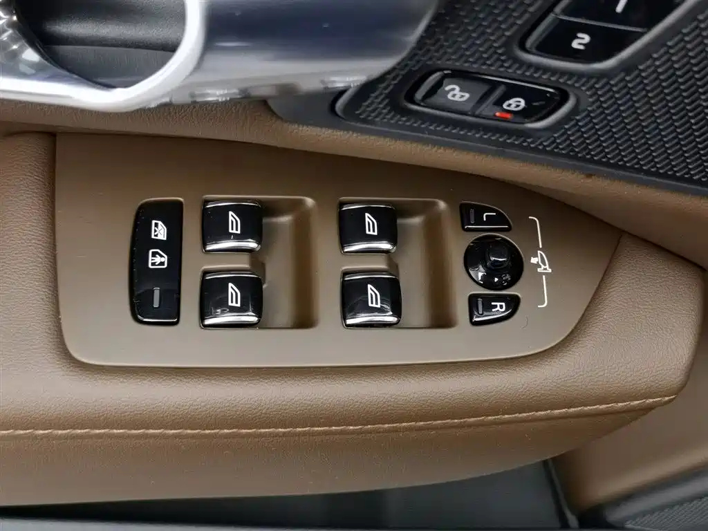 VOLVO S90 2023