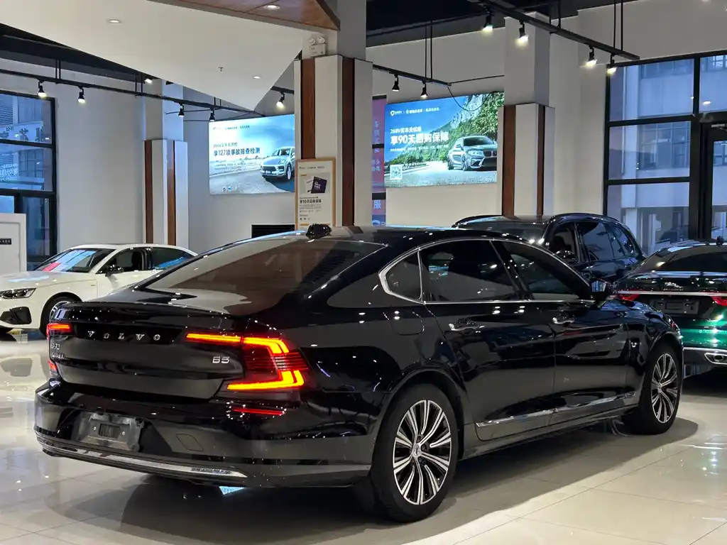 VOLVO S90 2021