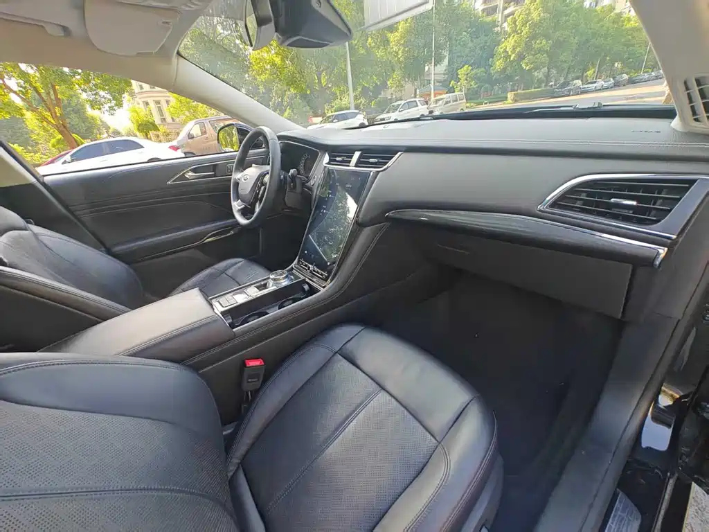 FORD TAURUS 2019