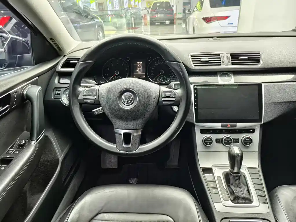 VOLKSWAGEN MAGOTAN 2013