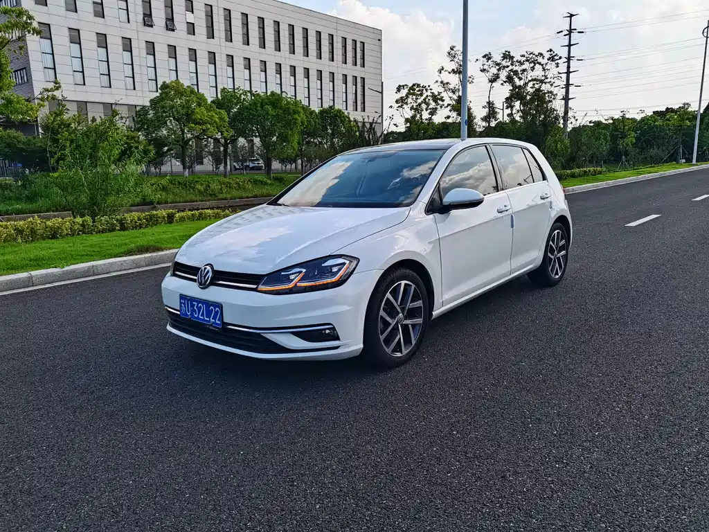 VOLKSWAGEN GOLF 2020