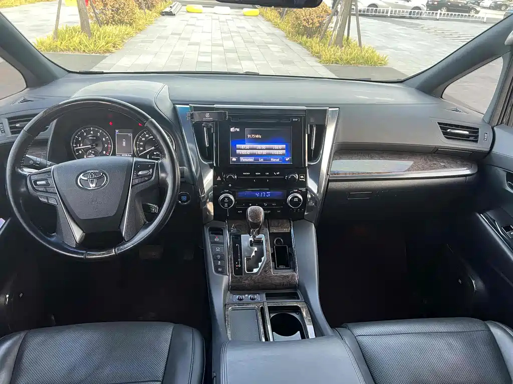 TOYOTA ALPHARD 2018