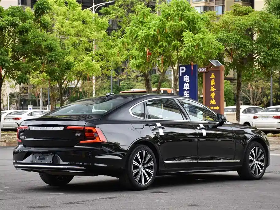 VOLVO S90 2021