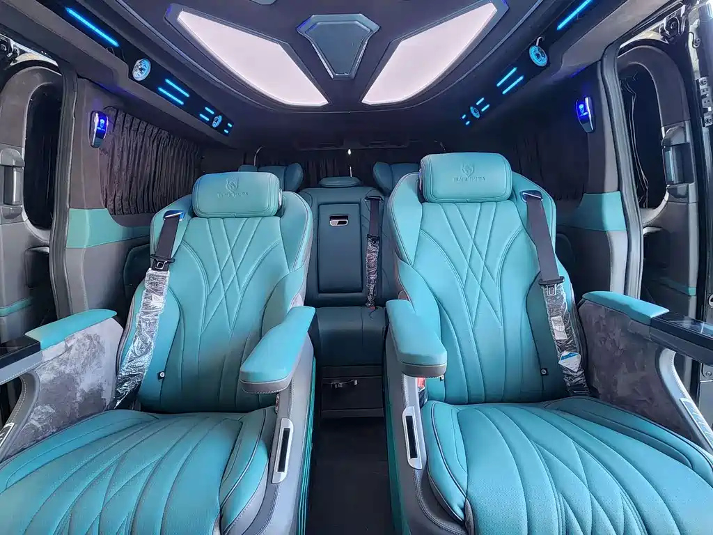 FORD TOUREO 2024