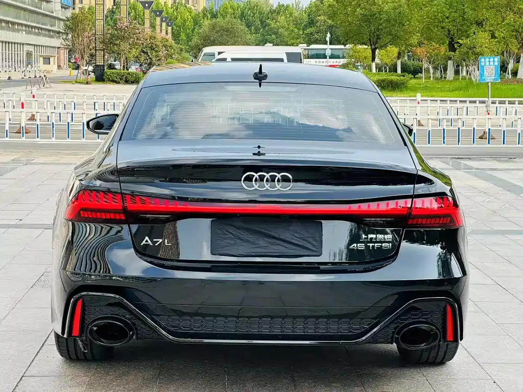 AUDI A7L 2025