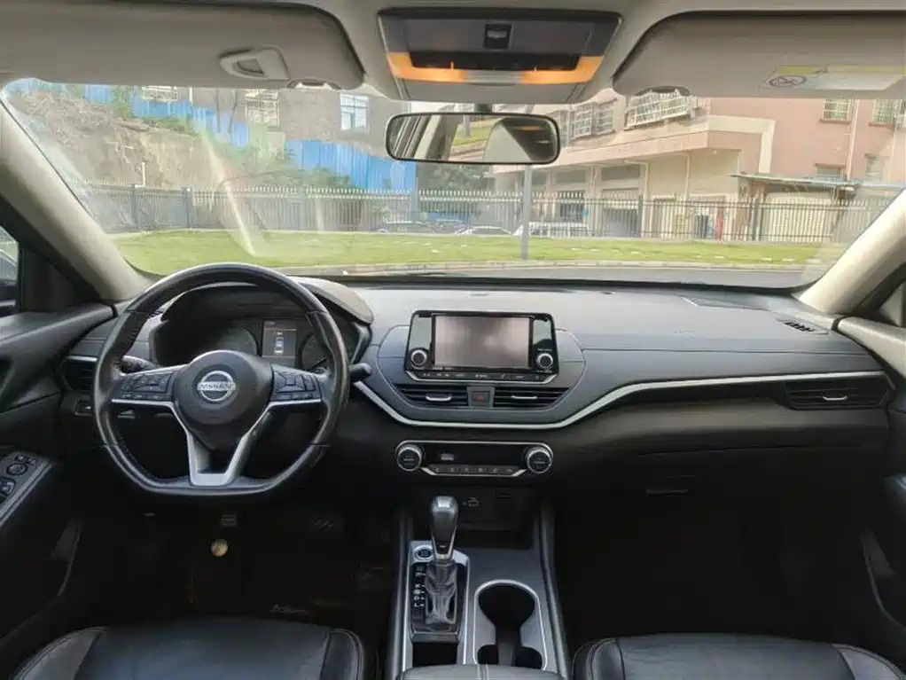 NISSAN TEANA 2019