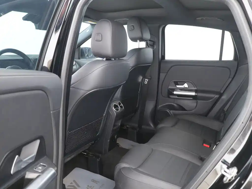 MERCEDES BENZ GLA 2023