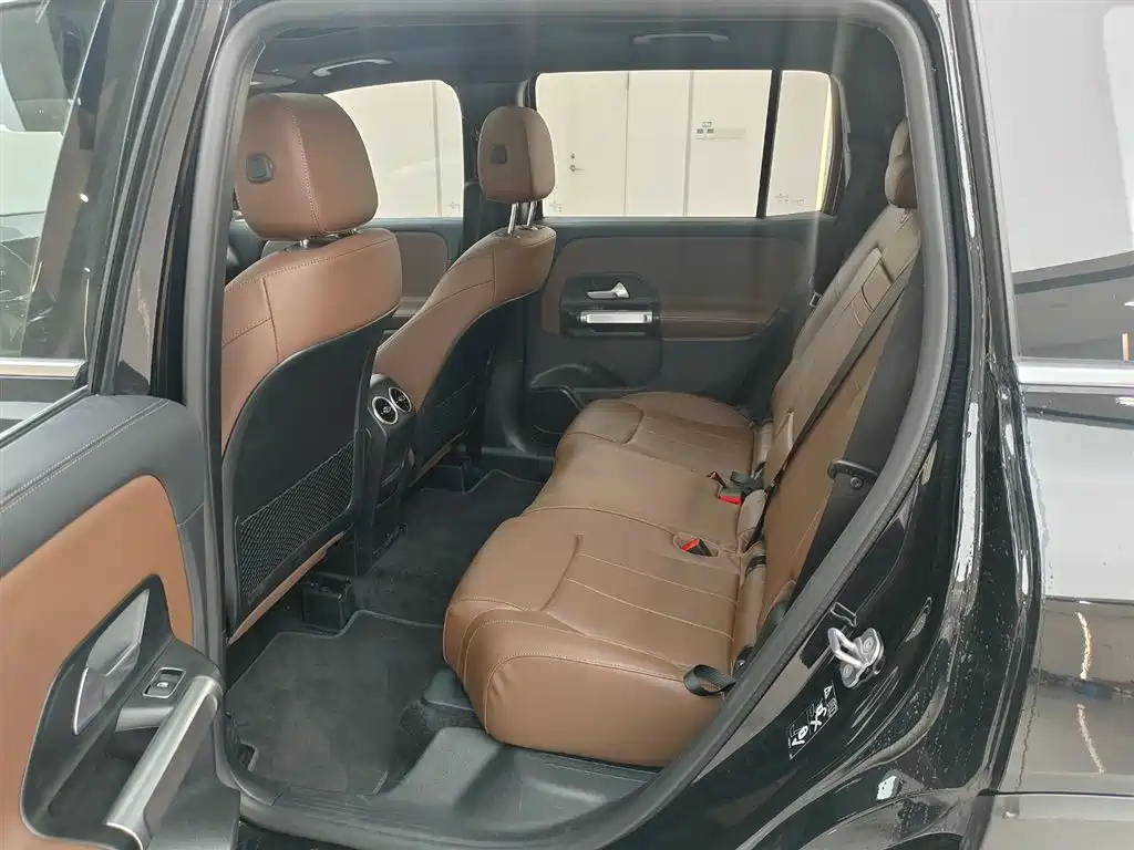 MERCEDES BENZ GLB 2024