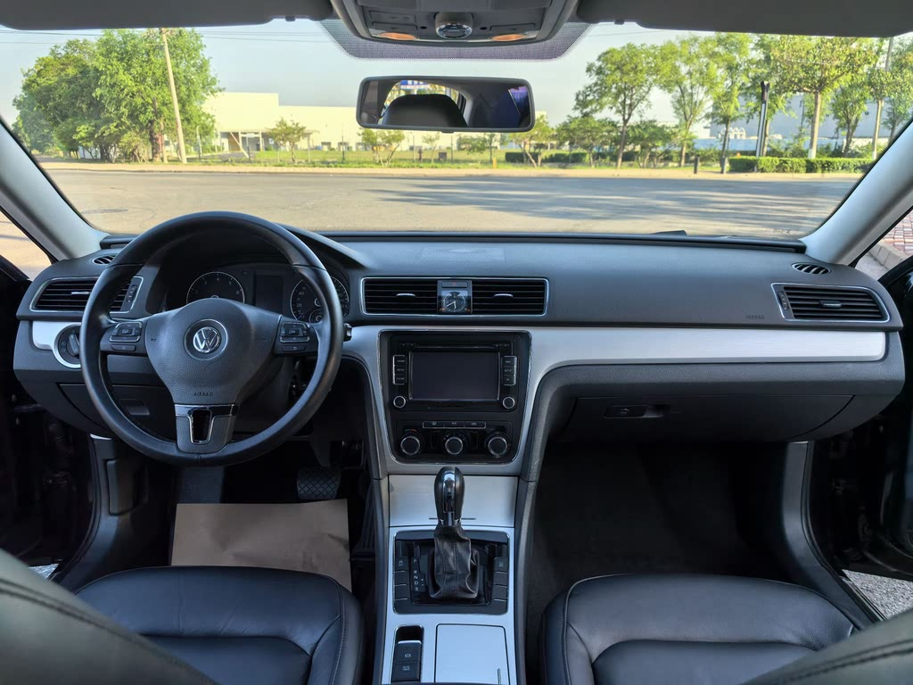 VOLKSWAGEN PASSAT 2014