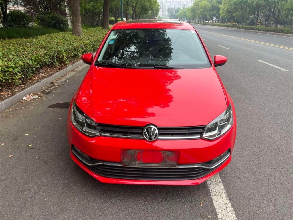 VOLKSWAGEN POLO 2016