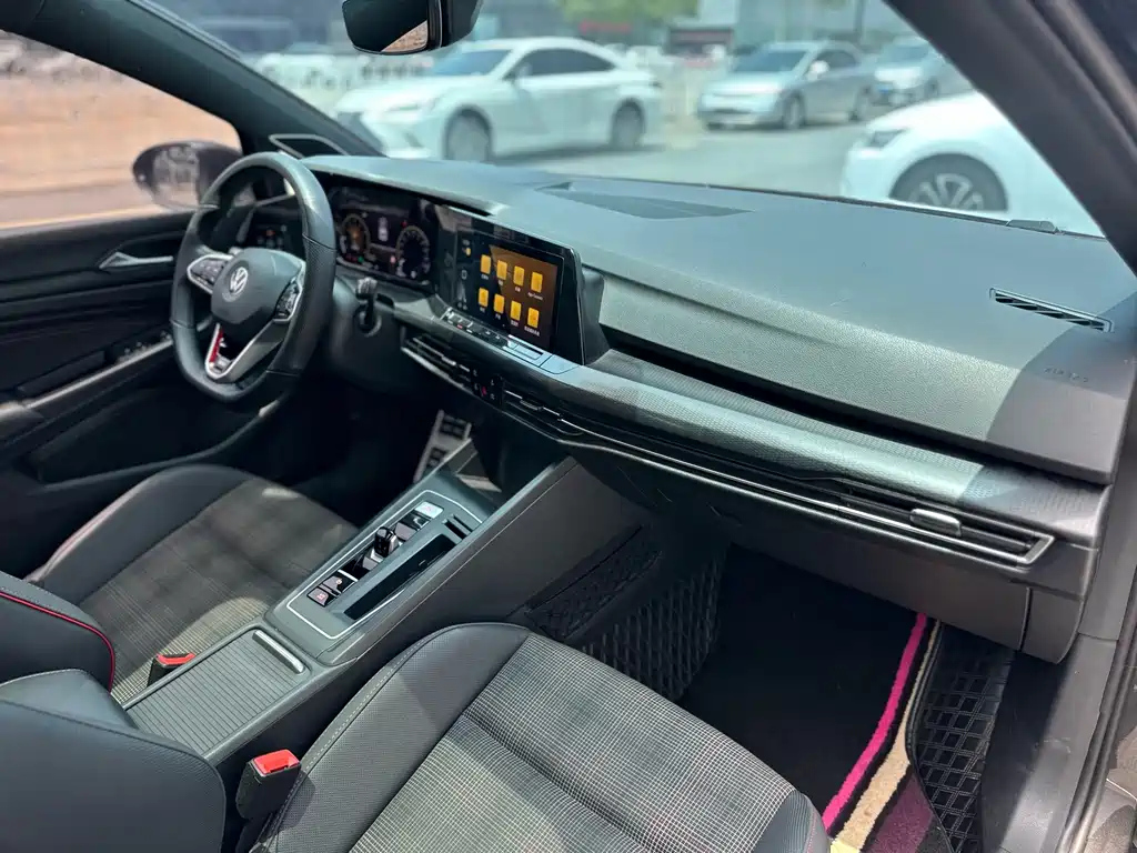 VOLKSWAGEN GOLF GTI 2021
