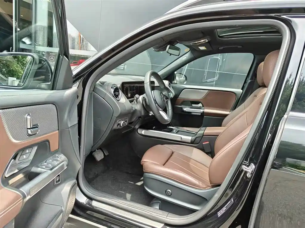 MERCEDES BENZ GLB 2023