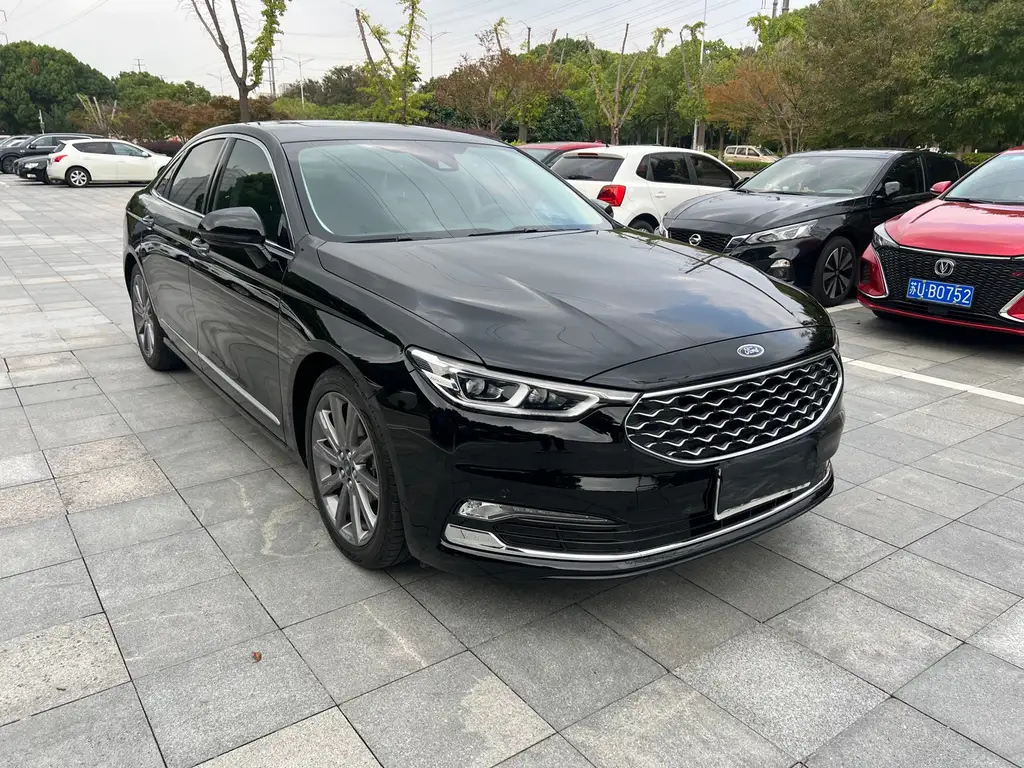 FORD TAURUS 2019