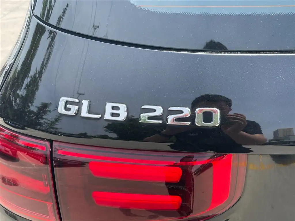 MERCEDES BENZ GLB 2024