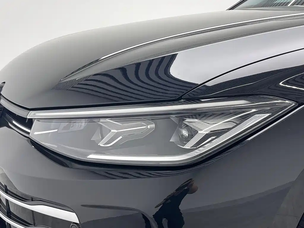 VOLKSWAGEN PASSAT 2025