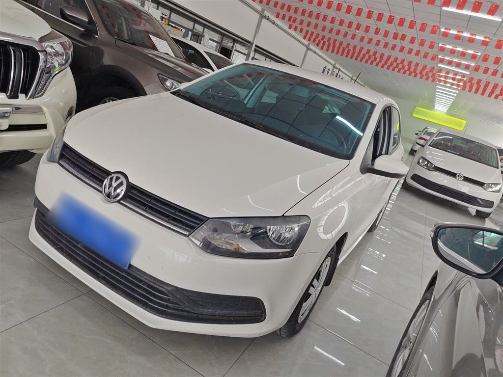 VOLKSWAGEN POLO 2016