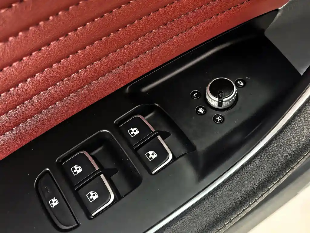 HONGQI HS5 2023