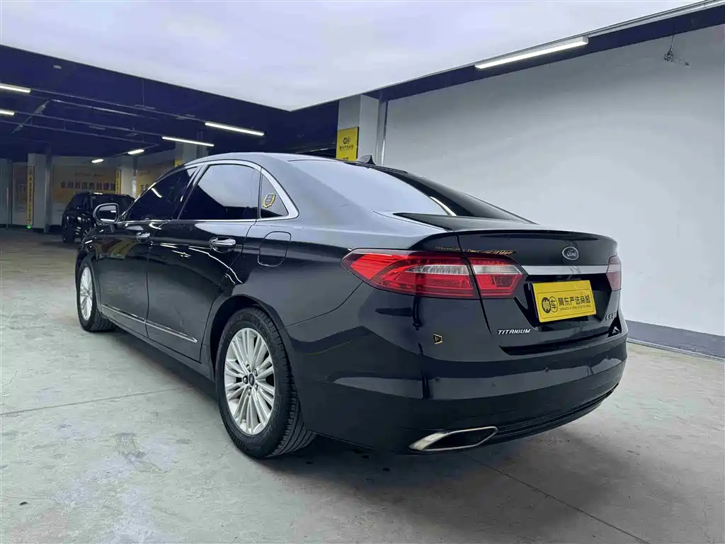 FORD TAURUS 2015