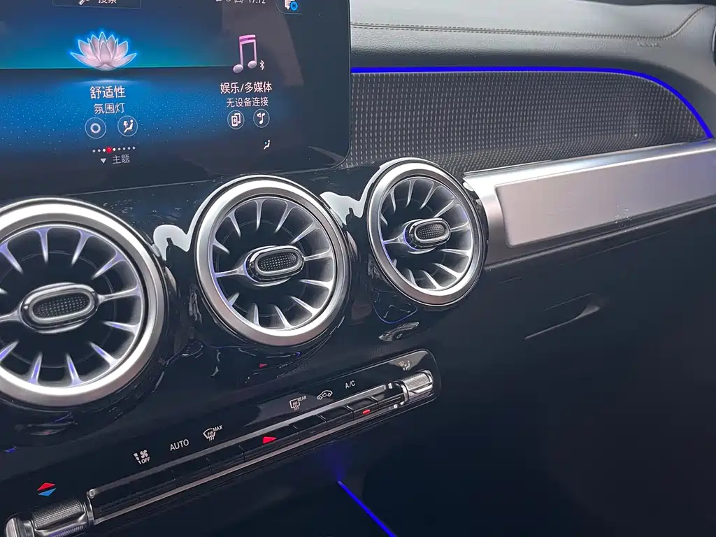 MERCEDES BENZ GLB 2023