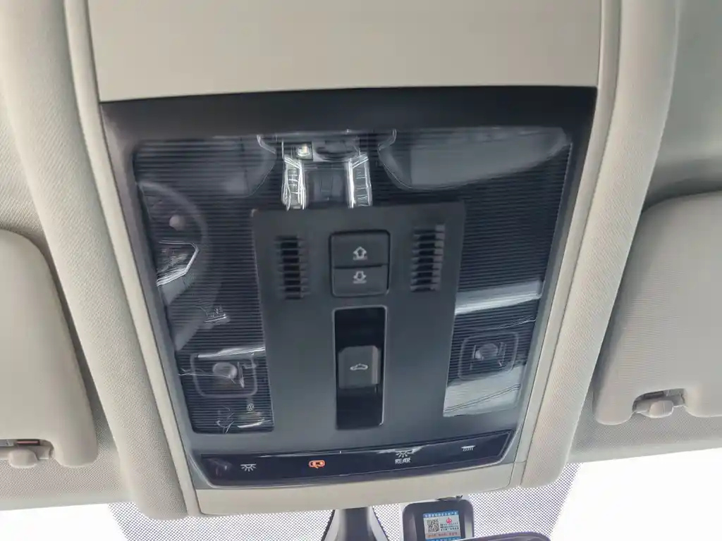 VOLKSWAGEN PASSAT 2024