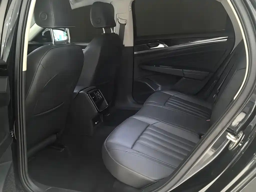 VOLKSWAGEN PASSAT 2022