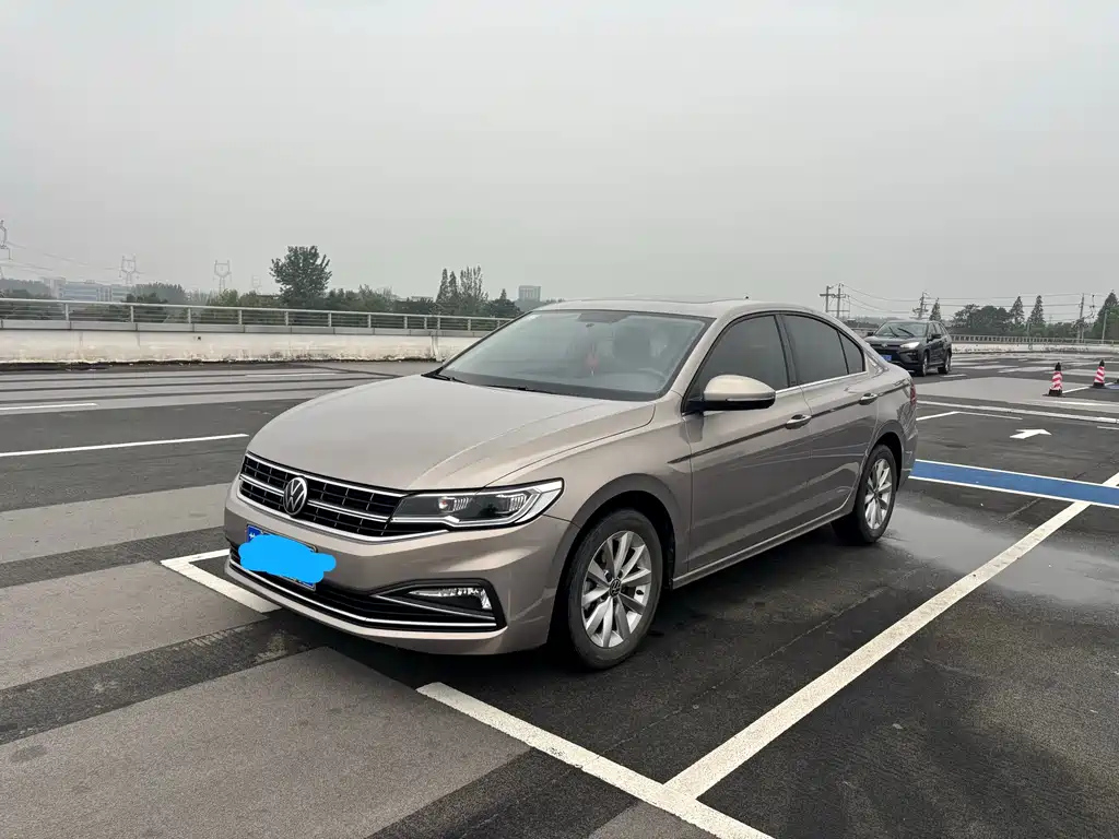 VOLKSWAGEN BORA 2021