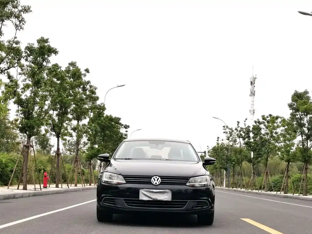 VOLKSWAGEN SAGITAR 2012