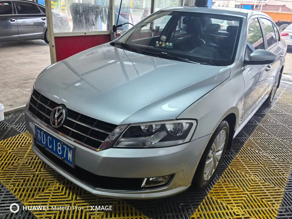VOLKSWAGEN LAVIDA 2013