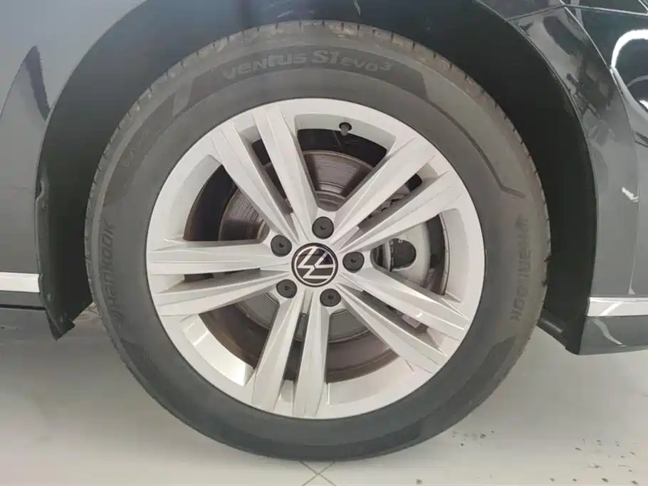 VOLKSWAGEN MAGOTAN 2023