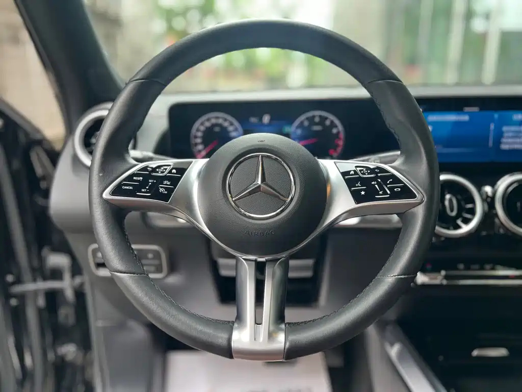 MERCEDES BENZ GLB 2024