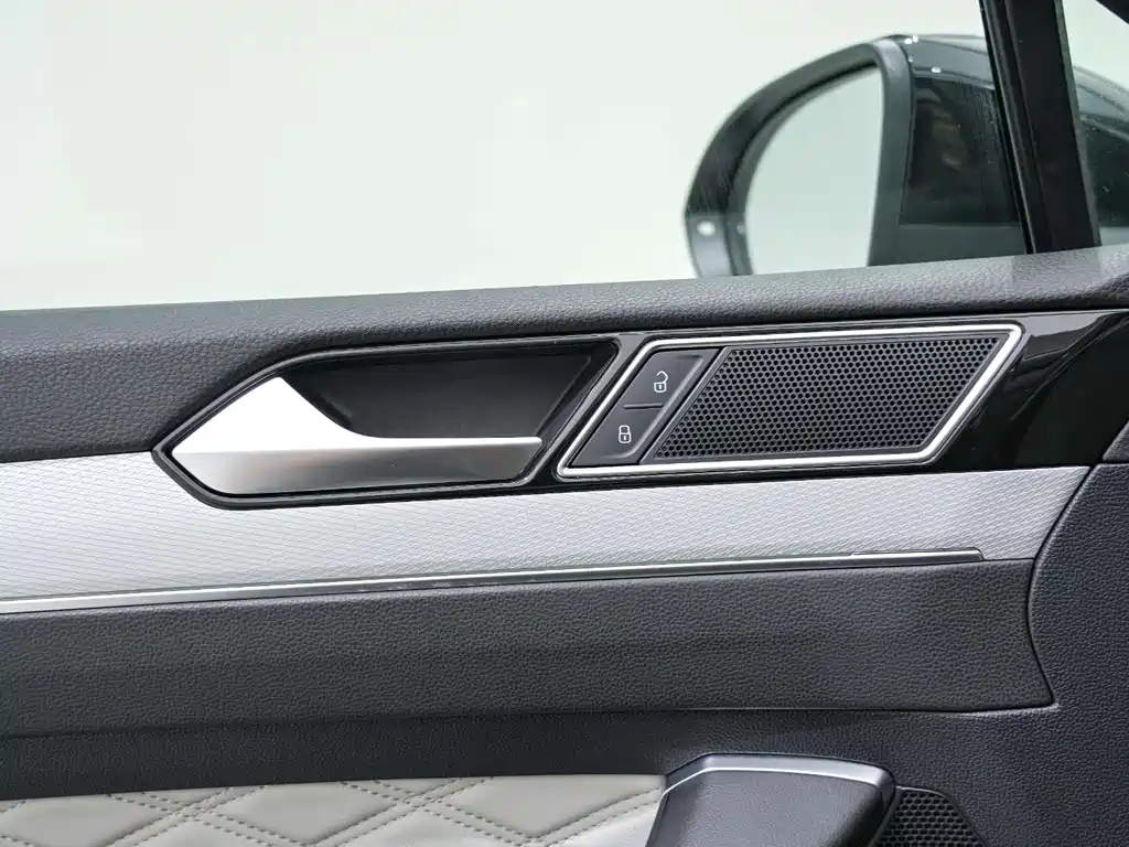 VOLKSWAGEN MAGOTAN 2023