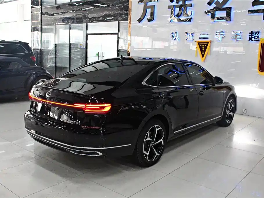 VOLKSWAGEN PASSAT 2025