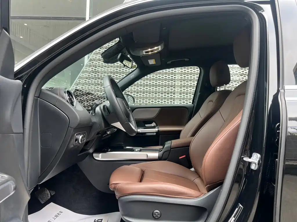 MERCEDES BENZ GLB 2024