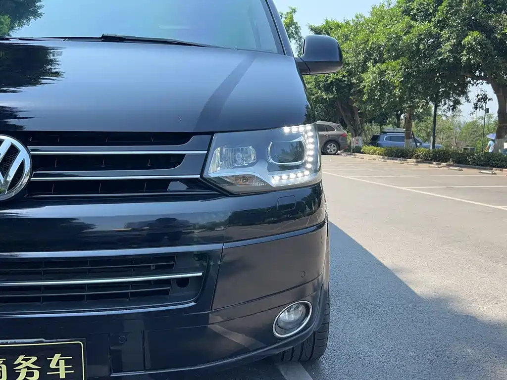 VOLKSWAGEN MULTIVAN 2012