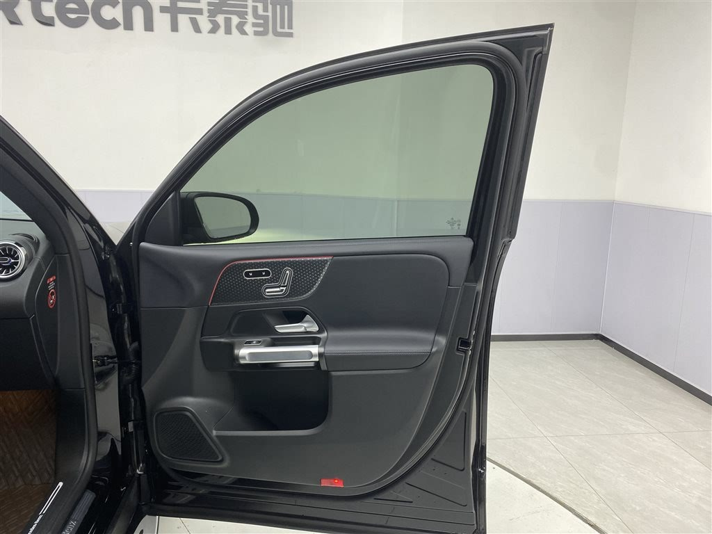 MERCEDES BENZ GLB 2024
