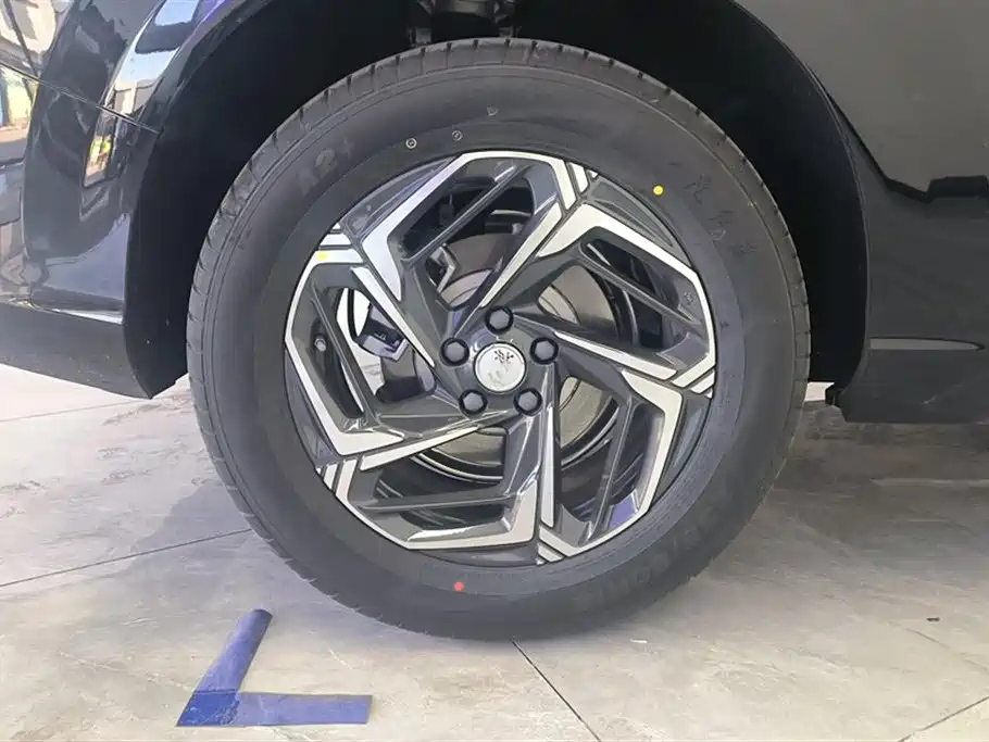 HONGQI HS3 2024