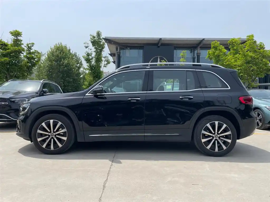 MERCEDES BENZ GLB 2024