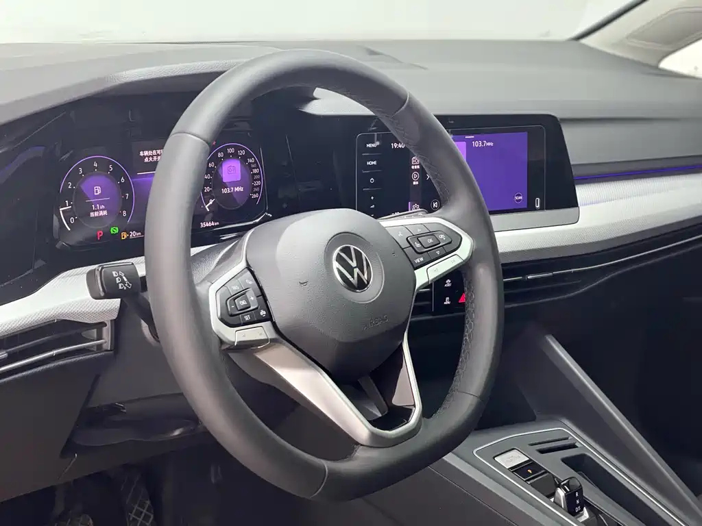 VOLKSWAGEN GOLF 2021