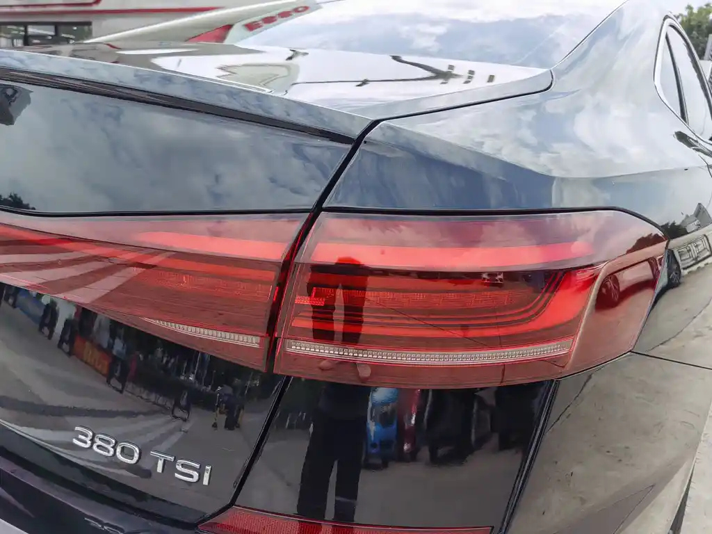 VOLKSWAGEN PASSAT 2024