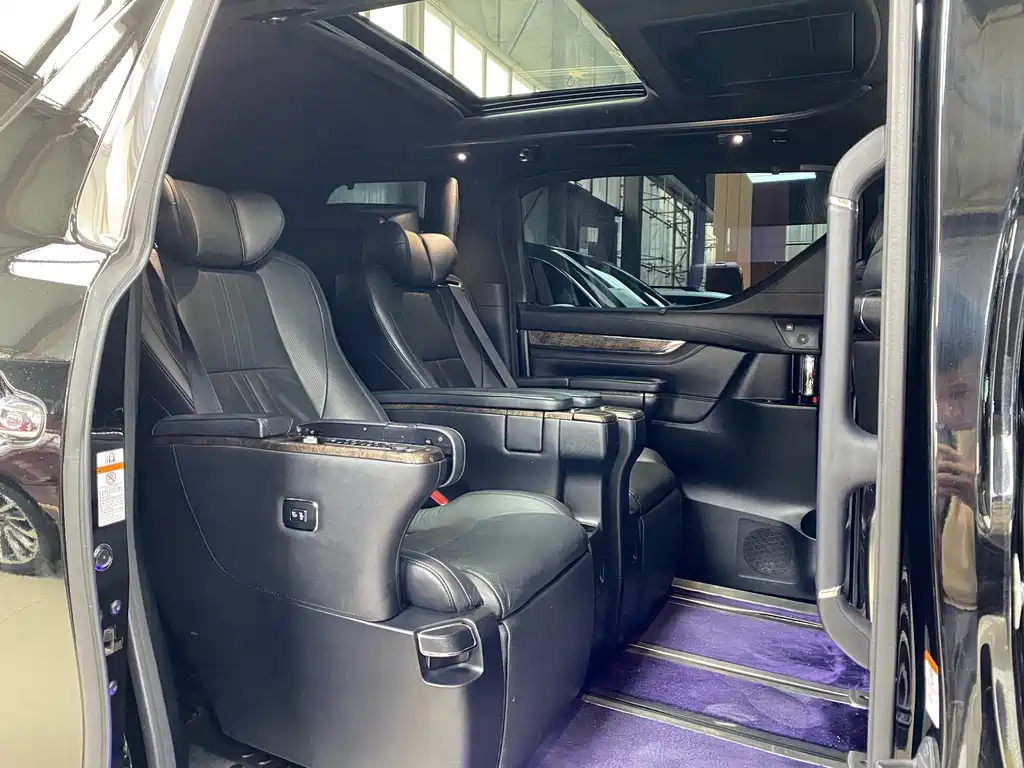 TOYOTA ALPHARD 2018
