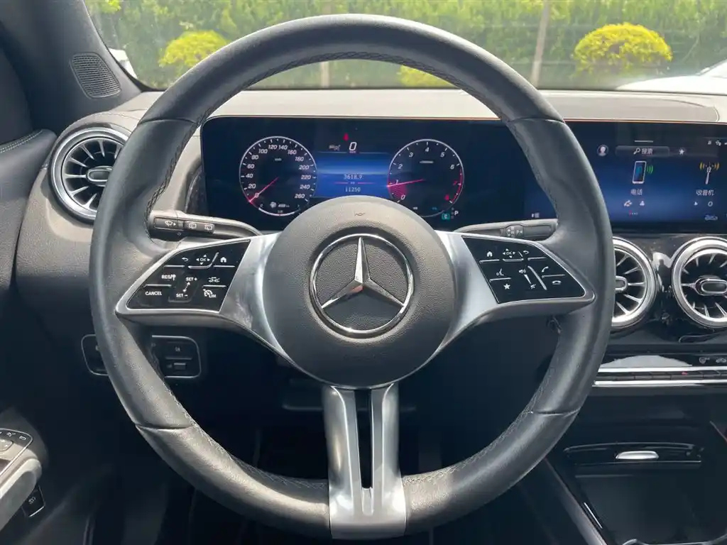 MERCEDES BENZ GLB 2024