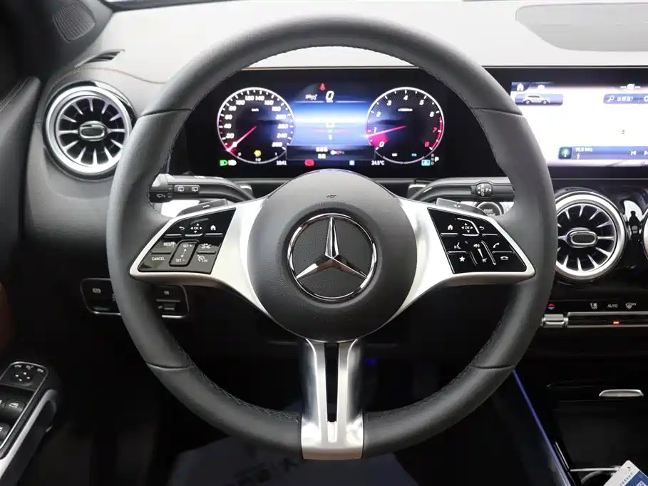 MERCEDES BENZ GLB 2025