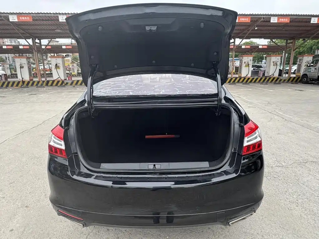 PEUGEOT 408 2018