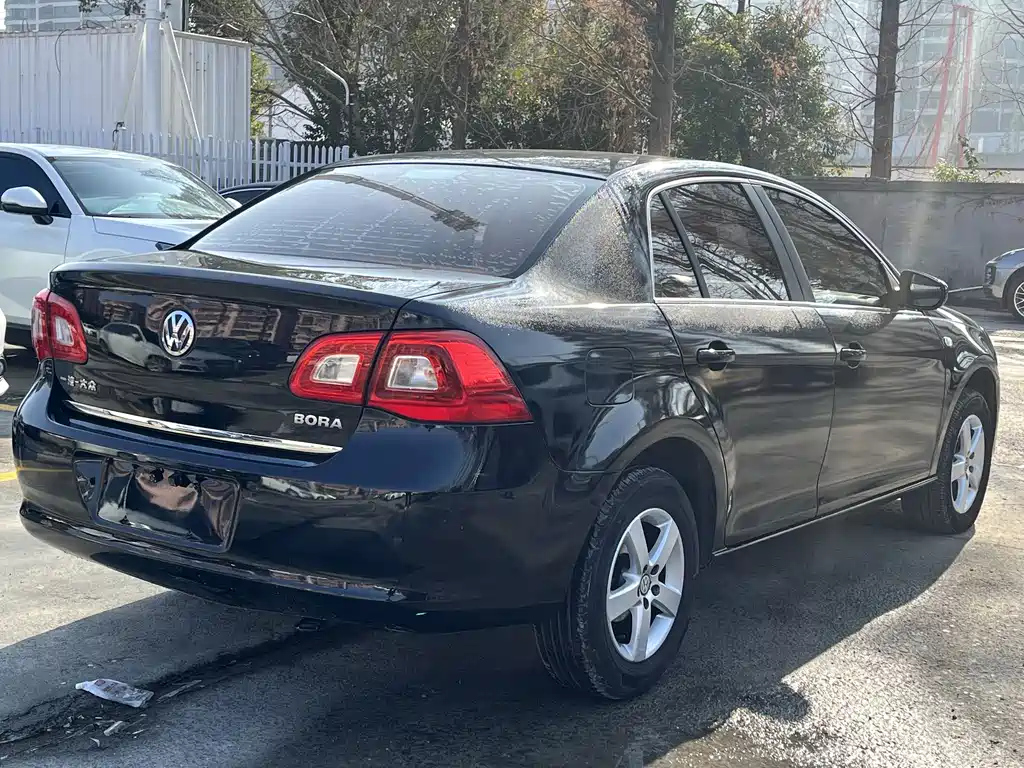 VOLKSWAGEN BORA 2011
