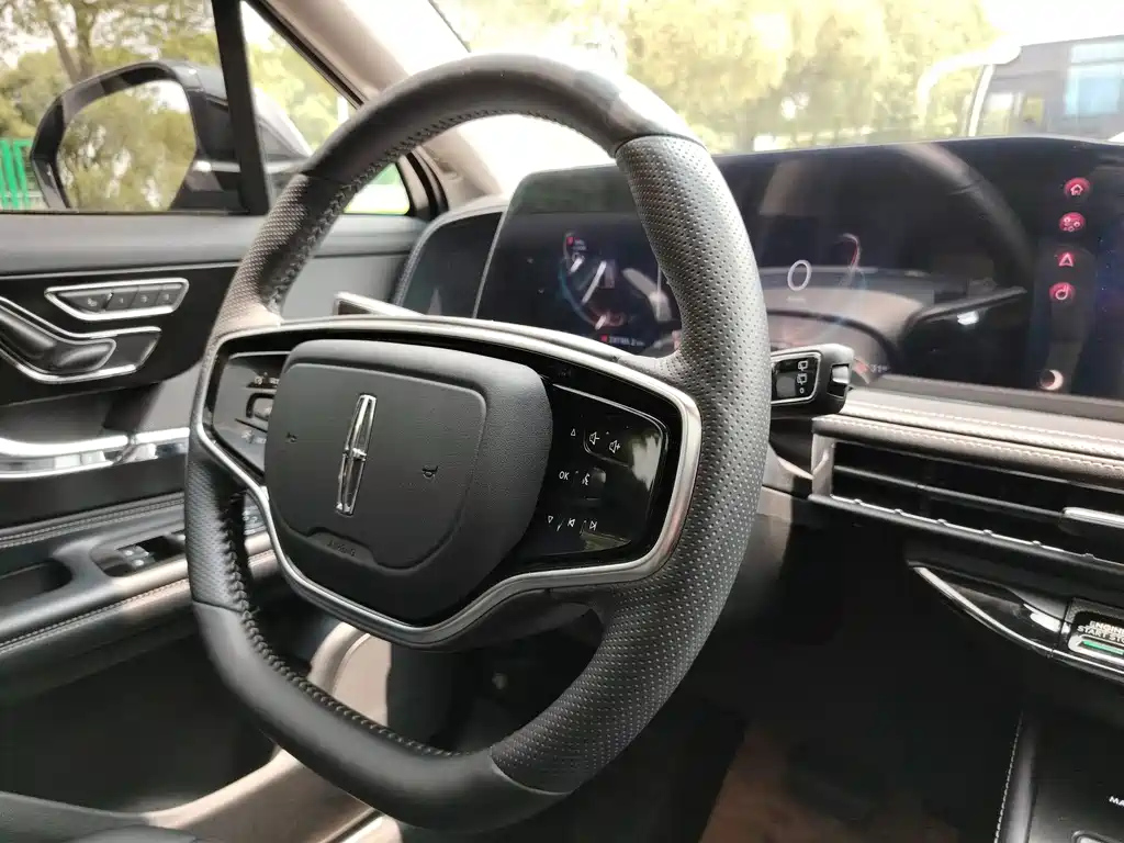 LINCOLN ADVENTURER 2023
