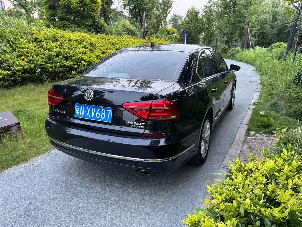 VOLKSWAGEN PASSAT 2017