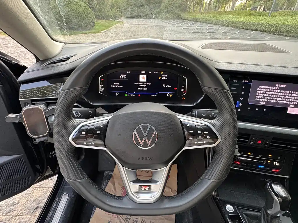 VOLKSWAGEN PASSAT 2024